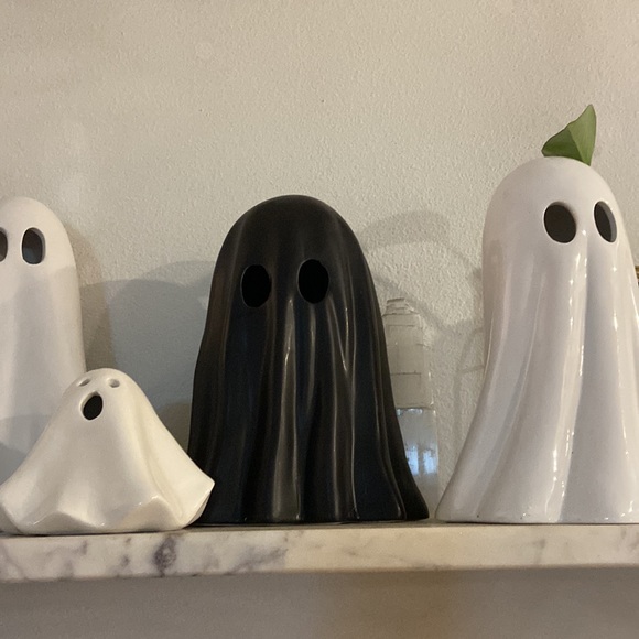 Black matte light up ghost figurines - Picture 6 of 7